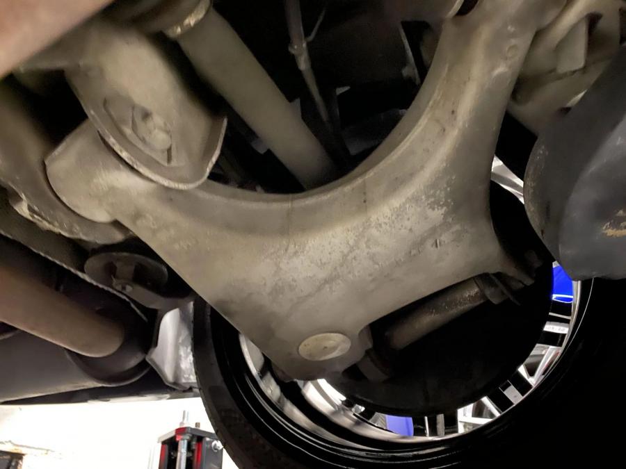 Днище и подвеска BMW M5 (E39) 2003 года  (фото 75 из 148)